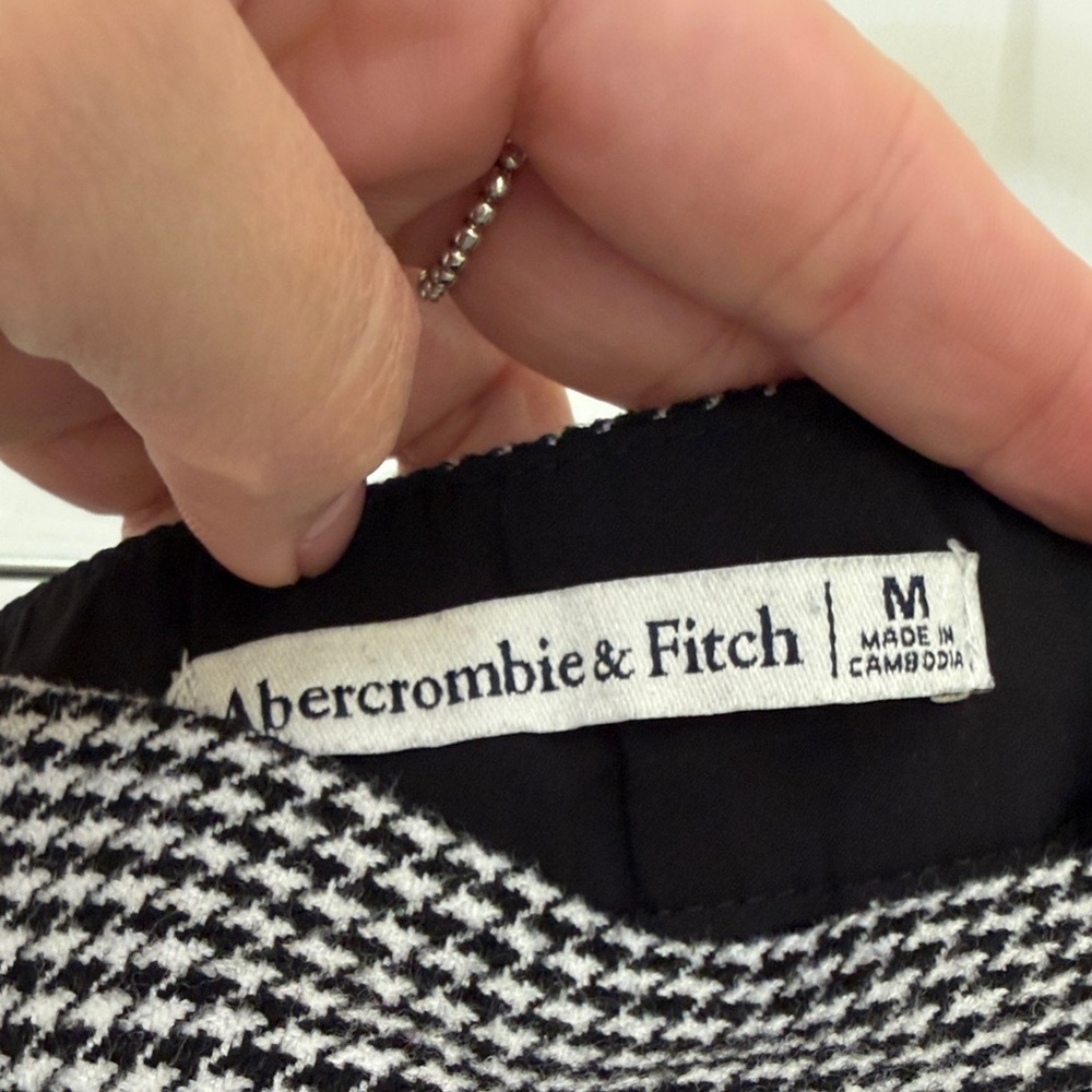 Abercrombie & Fitch Black and White Mini Skort - Picture 3 of 3